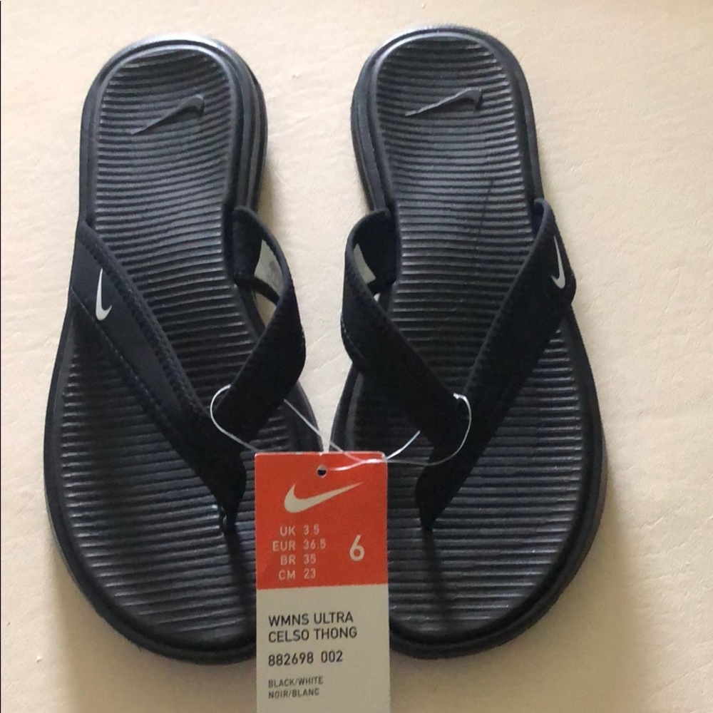 Black and white nike thong (ah 3)